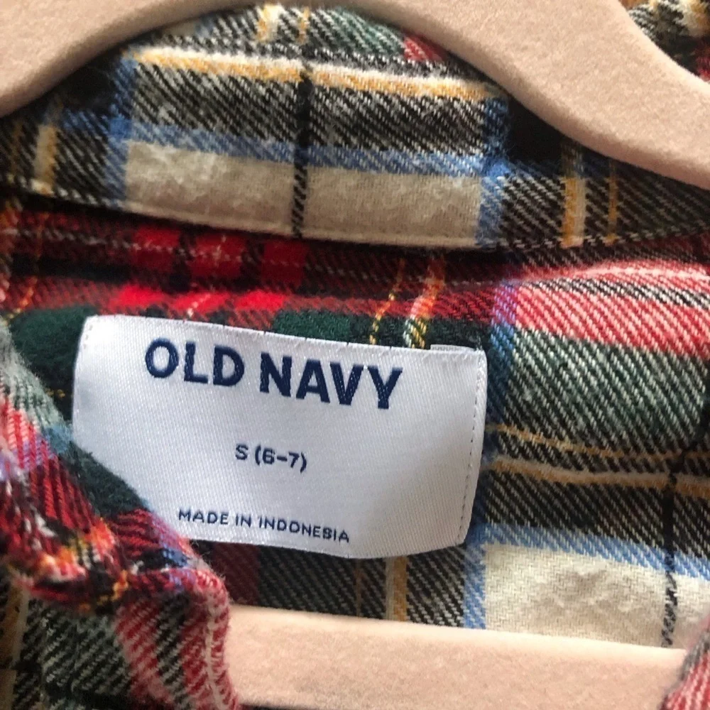 Old Navy red & green flannel long sleeve button down in size S (6-7)
